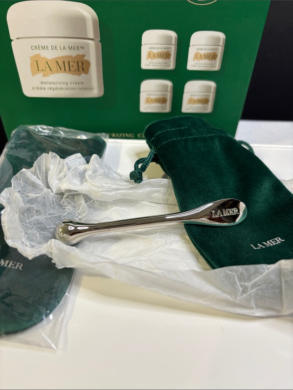 La Mer Silver Facial Spatula with Green Velvet Pouch
